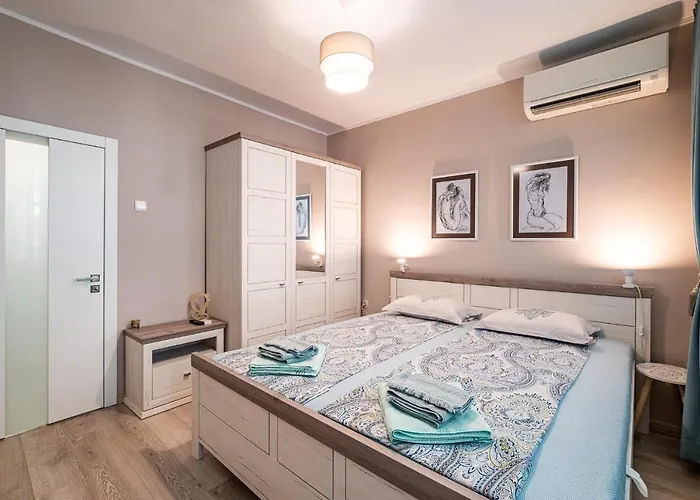 Aquamarine 바르나