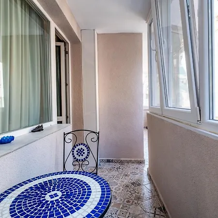 Aquamarine Apartment *