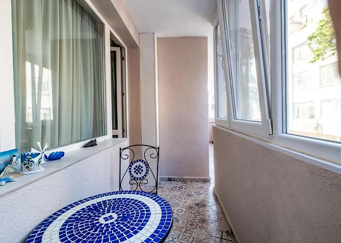 Aquamarine Apartment *